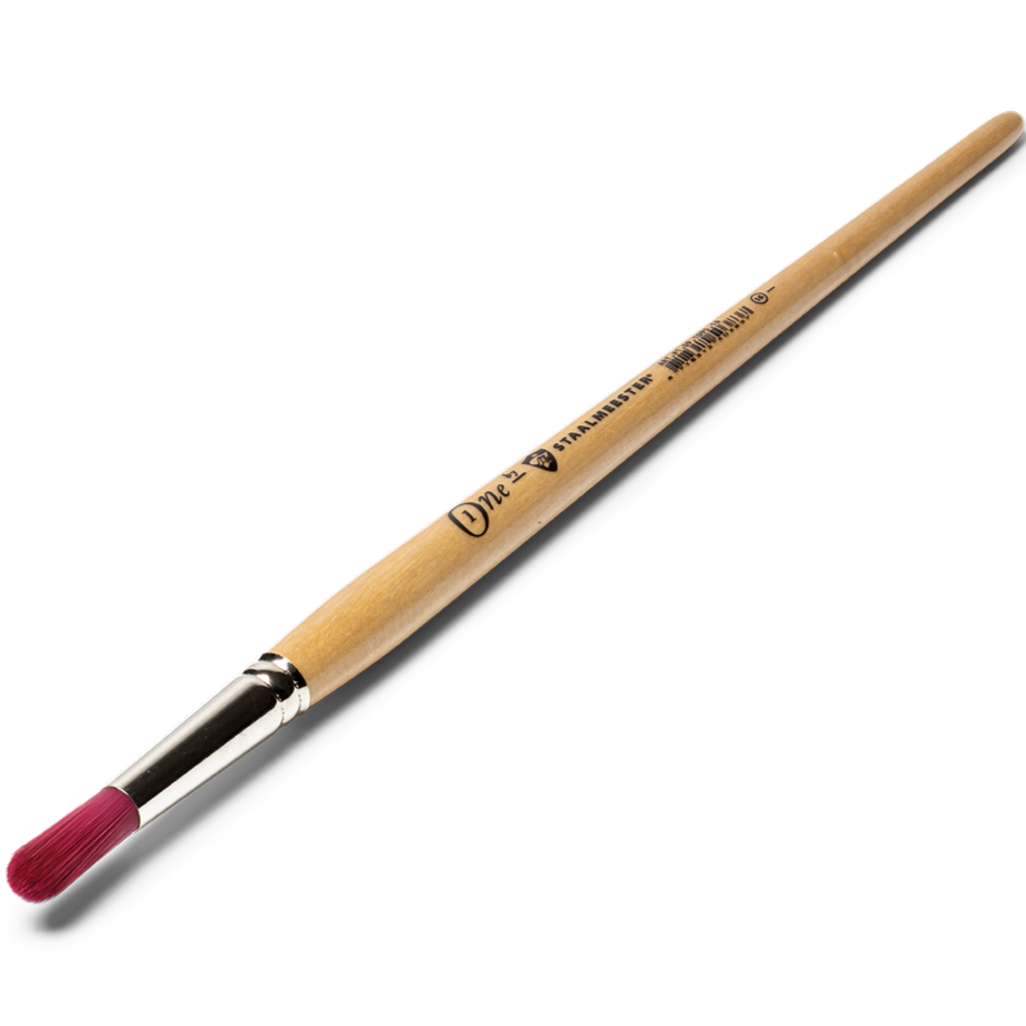 Staalmeester ONE Series 1095 round paintbrush with red bristles and wooden handle for detailed oil painting.