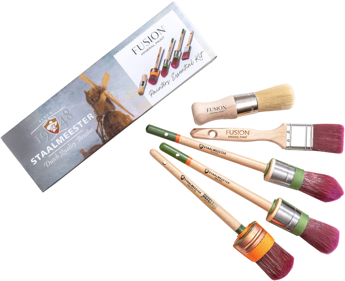 Staalmeester Painter’s Essential Kit Box Gift Set with five colorful Pro-Hybrid paintbrushes.