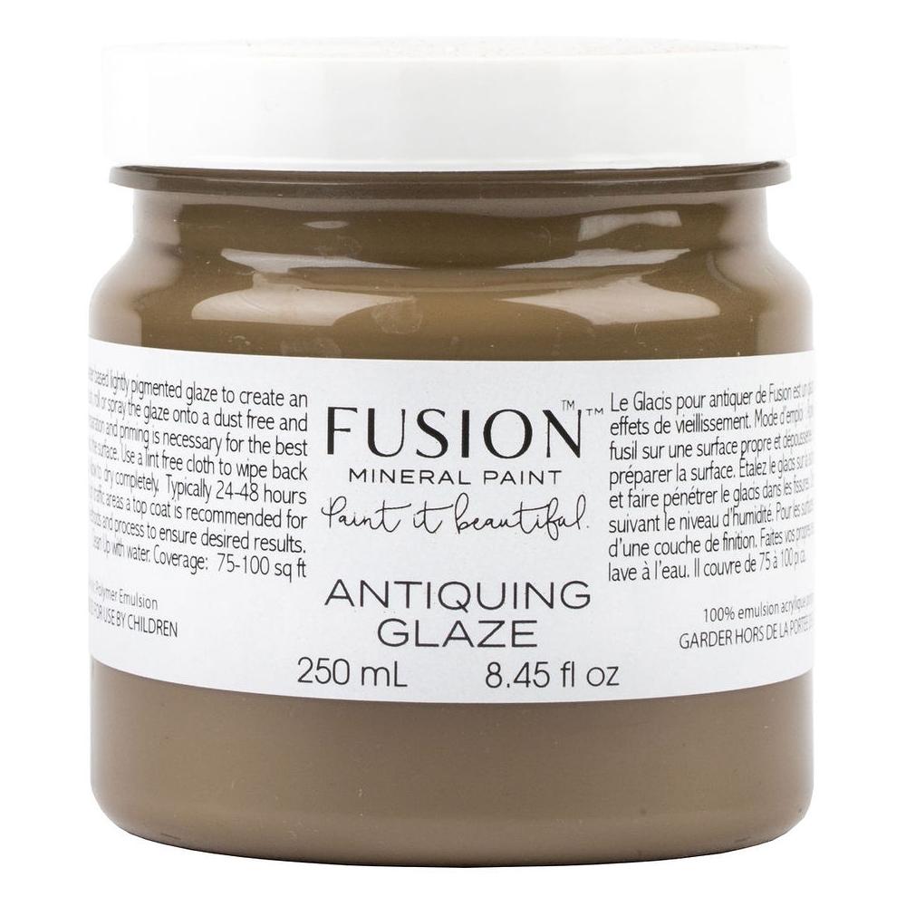 Fusion Mineral Paint Antiquing Glaze, 250ml jar, with product details on the label.