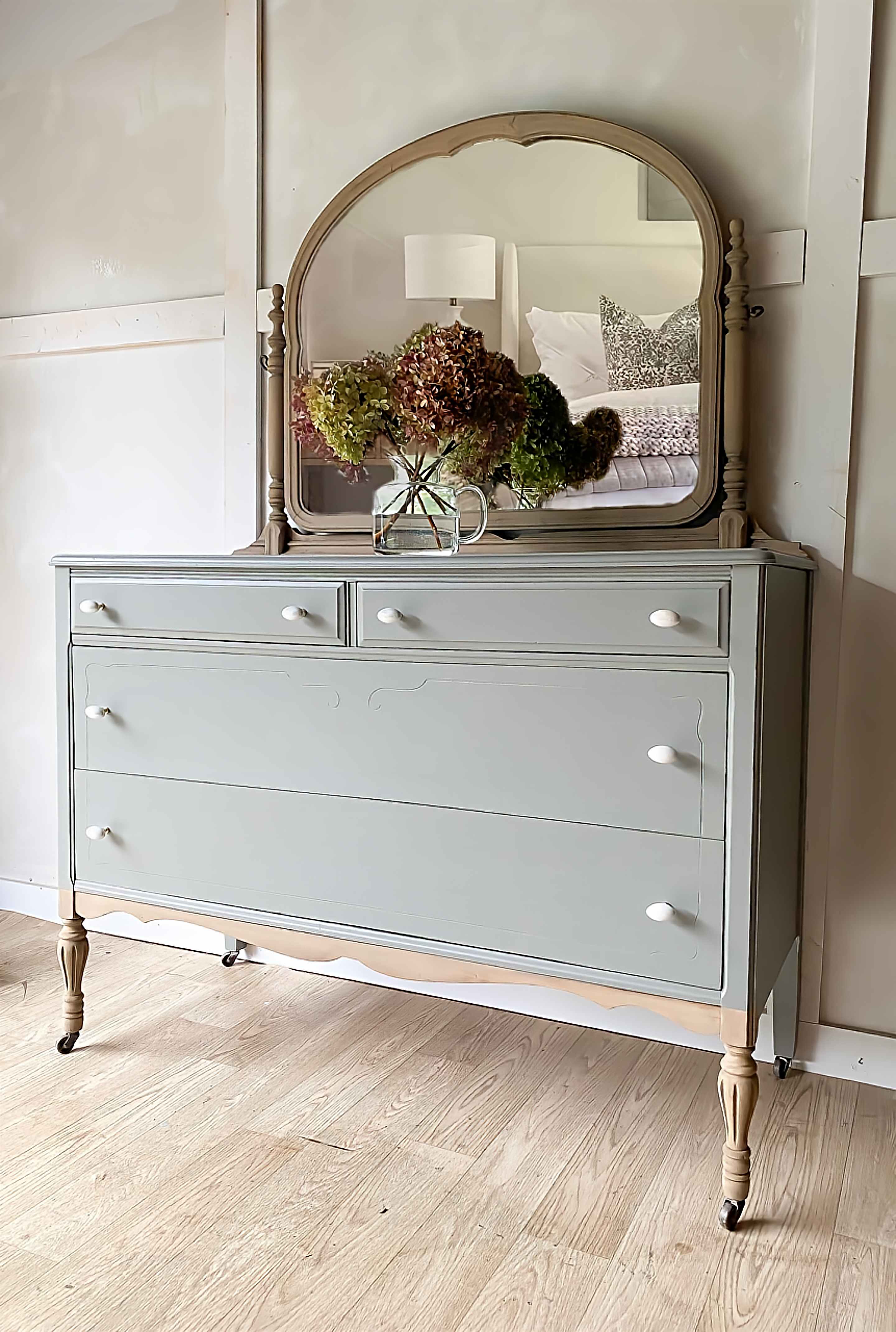 Heritage ONE by Melange @ The Painted Heirloom