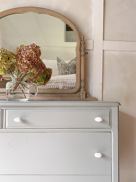Heritage ONE by Melange @ The Painted Heirloom