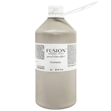 2L Fusion Mineral Paint Champlain, warm white, acrylic paint container with cap and handle.
