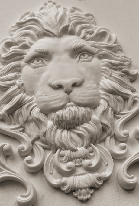 Leonidas Mould by I.O.D. shows a sculpted lion’s head with detailed mane on a light-colored surface.