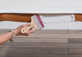 Hand painting a table leg white with Staalmeester Spalter Flat Blending Ultimate ONE Paintbrush.