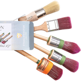Five Staalmeester paintbrushes next to a Painter’s Essential Kit Box Gift Set.
