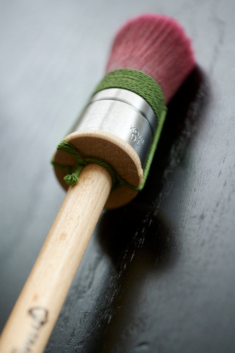 Staalmeester ProHybrid Series Brush Set, 3 brushes with pink bristles and wood handles.