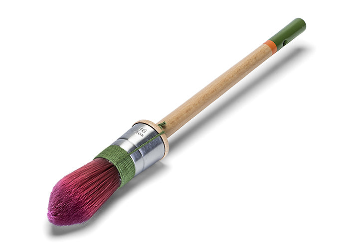 Staalmeester Pointed Sash Pro-Hybrid Paintbrush #18, Series 2022, wooden handle, pink bristles.