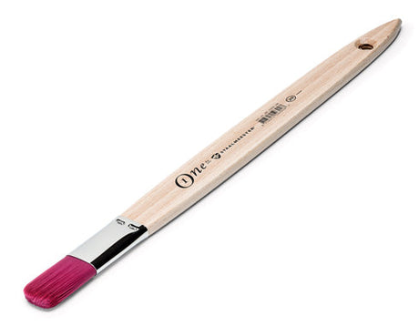 Staalmeester Straight Fitch #25 brush with pink bristles, silver ferrule, and long light wood handle with text and barcode.